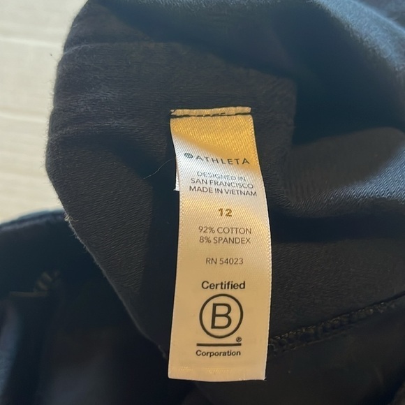 Athleta-12-Blue camo farallon shorts-elastic waistband with drawstring. - Picture 13 of 16